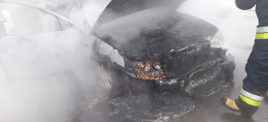 Ford zapalił się podczas jazdy (FOTO)