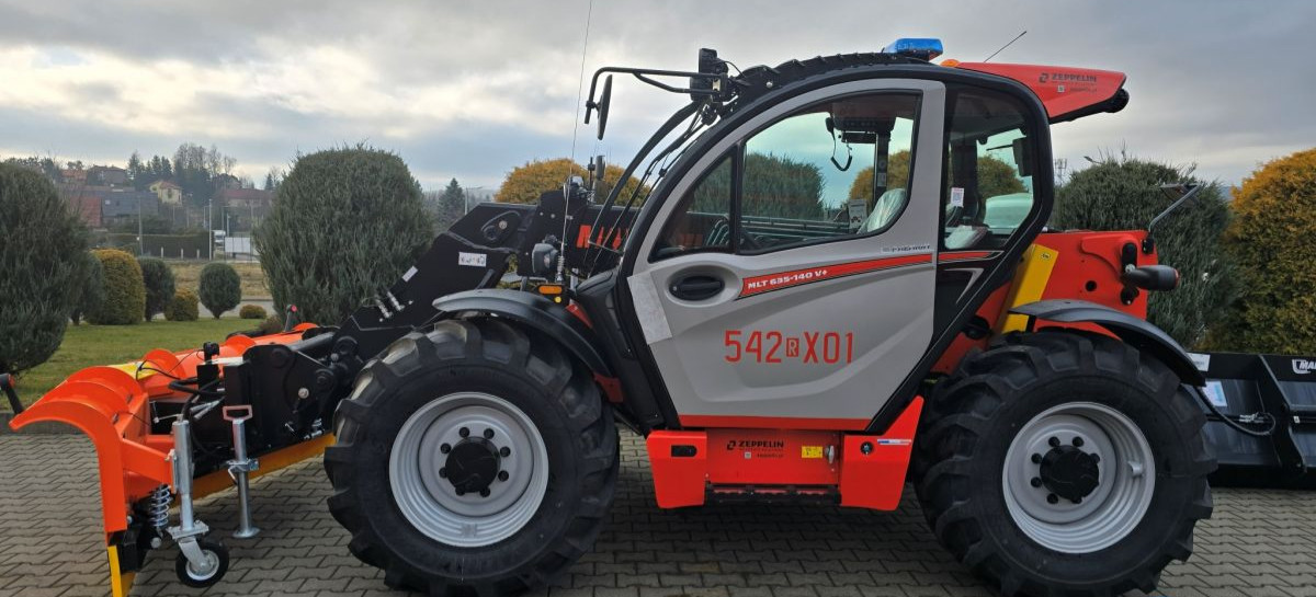 Powiat Sanocki wzmacnia bezpieczeństwo. Nowoczesny sprzęt trafił do strażaków i drogowców [FOTO]