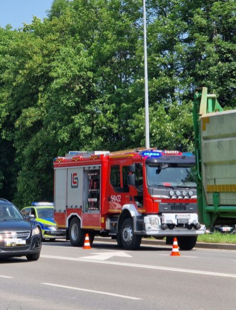 Kolizja na ul. Królowej Bony. Zderzenie osobówki z ciężarówką (ZDJĘCIA)