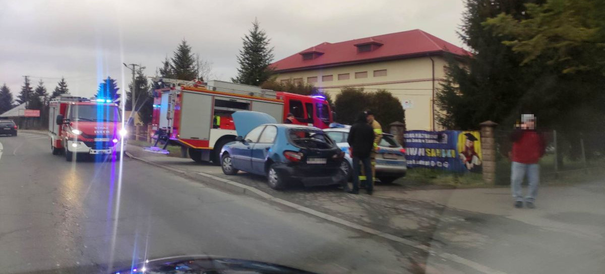 HUMNISKA: Zderzenie dwóch samochodów w rejonie szkoły (ZDJĘCIA)