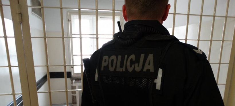 Rzeszowska policja zatrzymała “kuriera”. Współpracował z oszustami