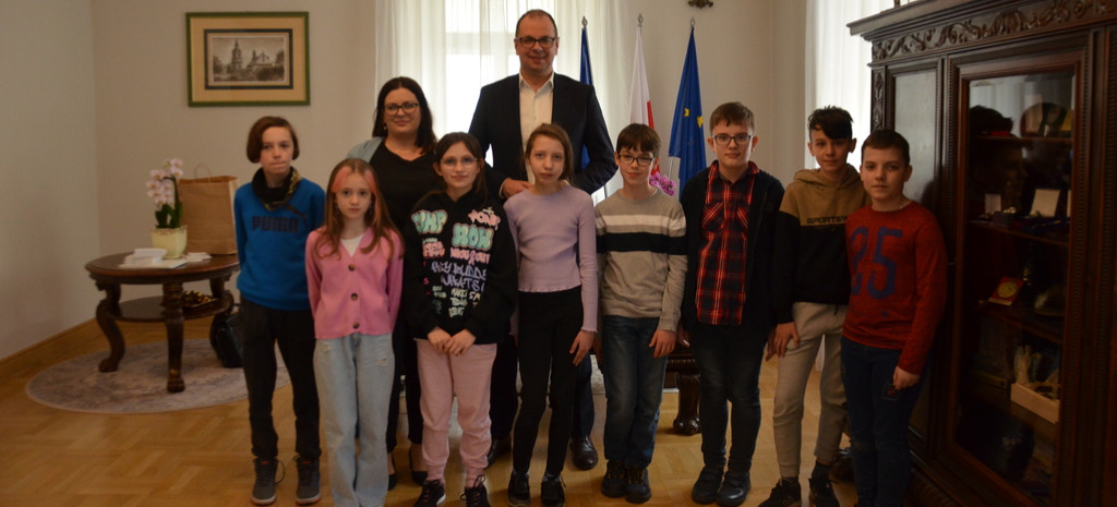 Dzieci z Niepublicznej Szkoły Podstawowej KAMON z wizytą u Prezydenta Miasta