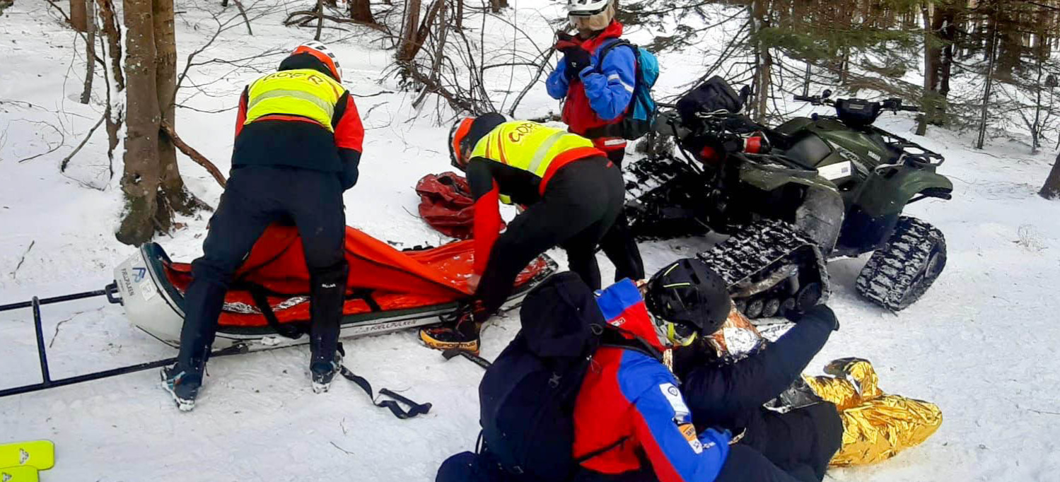BIESZCZADY: GOPR podsumowuje intensywny tydzień. Dramatyczna walka o życie i seria wypadków [ZDJĘCIA]