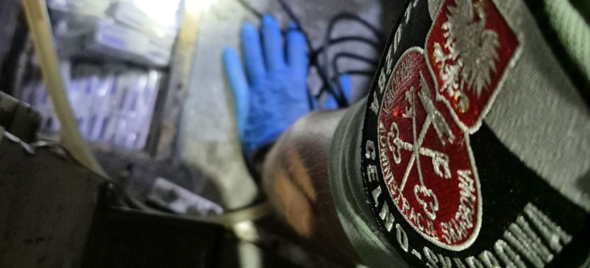 Korczowa. Tysiące papierosów w autokarowej skrytce, pestycydy w bagażu.