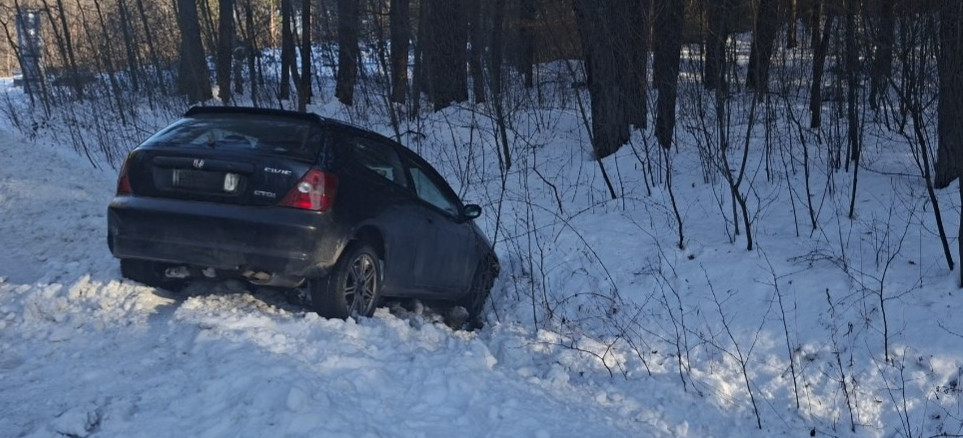 Skrajnie pijany wsiadł za kółko! 31-latek z 4 promilami rozbił hondę