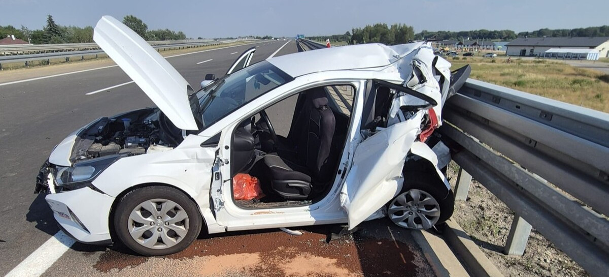 Wypadek na autostradzie A4. Dwie osoby trafiły do szpitala [ZDJĘCIA]