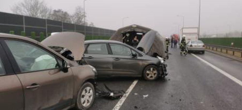 POLSKA. Potężny karambol. Zderzyło się 40 samochodów, są ranni! (ZDJĘCIA)