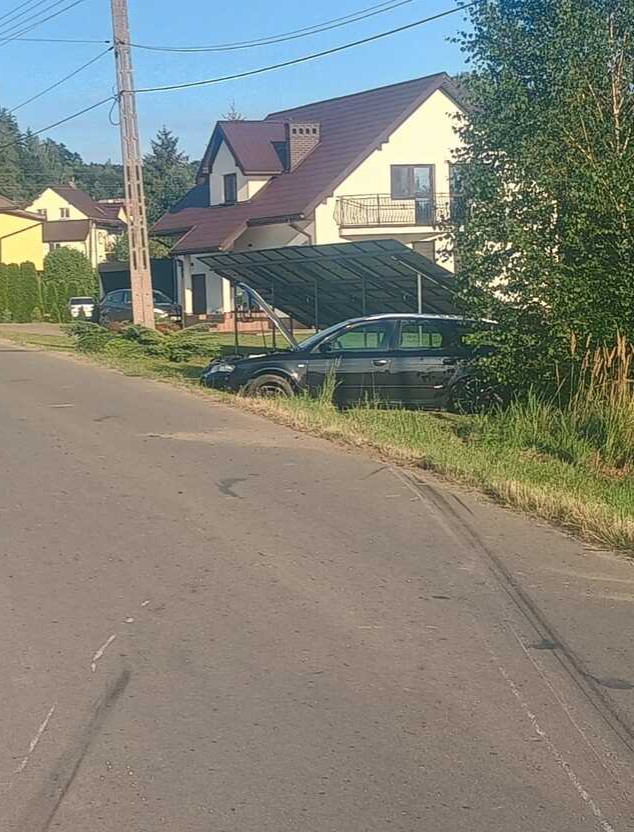 MALINÓWKA: Stracił kontrolę nad pojazdem i wpadł do rowu. Był pod wpływem alkoholu