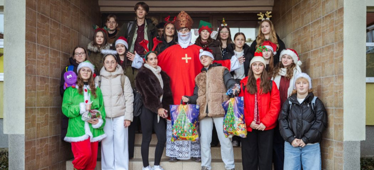 Świąteczni bohaterowie w akcji. Serca młodych dla rodzin i seniorów [ZDJĘCIA]