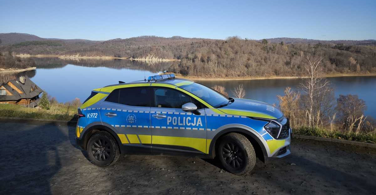 Świąteczny wyjazd bez obaw. Policja przypomina, jak skutecznie zabezpieczyć mieszkanie