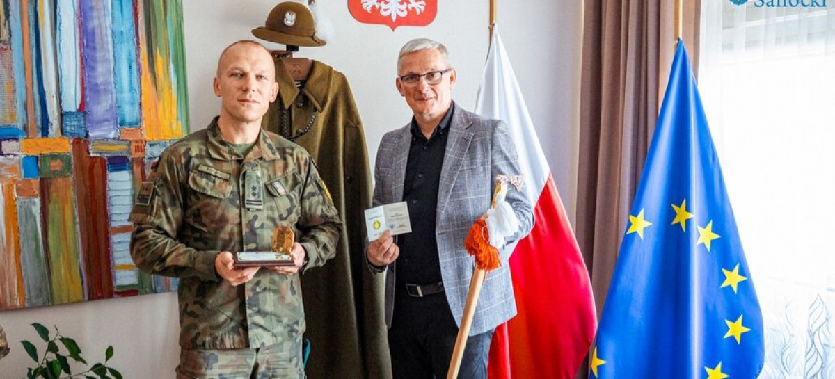 Starosta Sanocki uhonorowany wyróżnieniem od 21. Batalionu Logistycznego