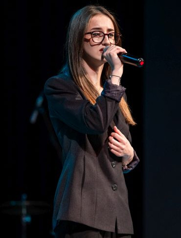 Uroczyste pożegnanie maturzystów II LO w Sanoku. Zuzanna Borczyk Absolwentką Roku [ZDJĘCIA]