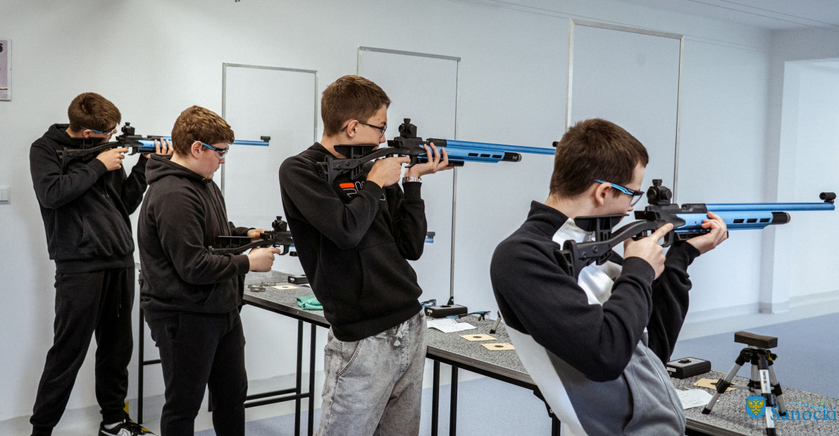 Celne oko, sportowy duch. I Międzyszkolne Zawody Strzeleckie w ZS2 w Sanoku [ZDJĘCIA]