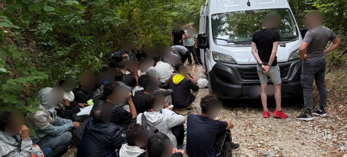 Międzynarodowa akcja BiOSG: 47 imigrantów z Syrii w busie i 5 obywateli Chin w samochodzie [ZDJĘCIA]