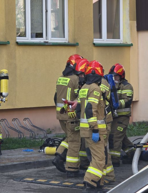 SANOK: Pożar piwnicy bloku przy ul. Cegielnianej. Ewakuowano mieszkańców! [VIDEO, ZDJĘCIA]