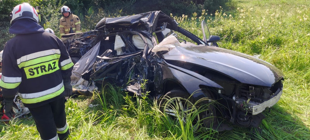 Audi zmiażdżone przez tira, kierowca walczy o życie w szpitalu! [ZDJĘCIA]
