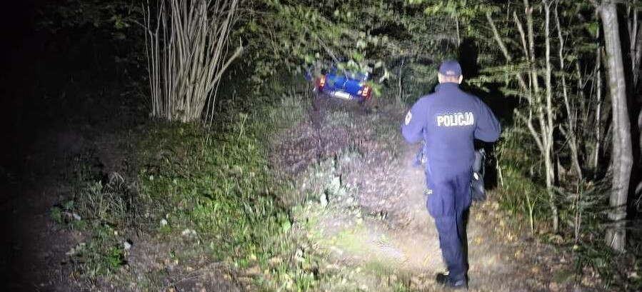 BIESZCZADY. Przez błędną nawigację utknęła w leśnej pułapce