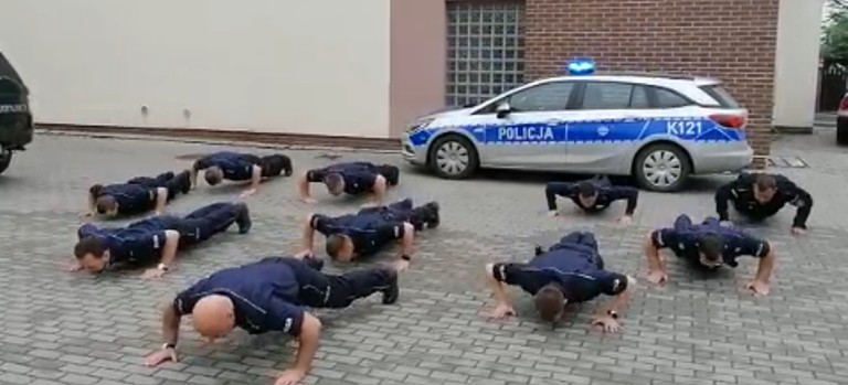 #GaszynChallenge Policjanci z Dynowa “pompują” dla chorych dzieci! (WIDEO)