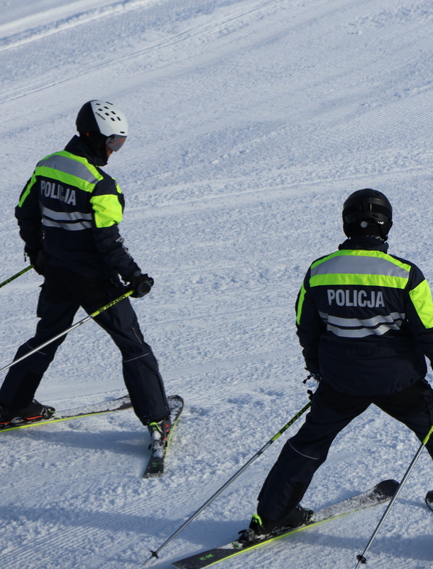 USTRZYKI DOLNE: Policjanci i ratownicy czuwają nad bezpieczeństwem [ZDJĘCIA]