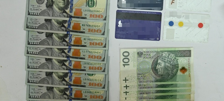 42 tys. zł w rękach oszustów. Policjanci rozbili grupę „odbieraków”