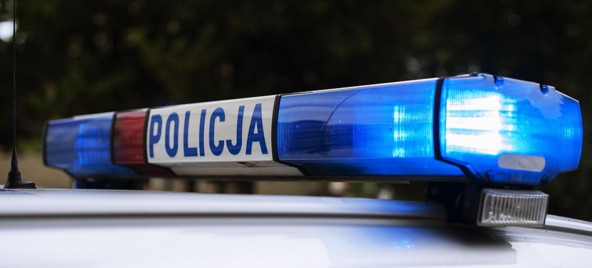 USTRZYKI DOLNE. Policjanci pomogli 51-letniej kobiecie narażonej na wychłodzenie