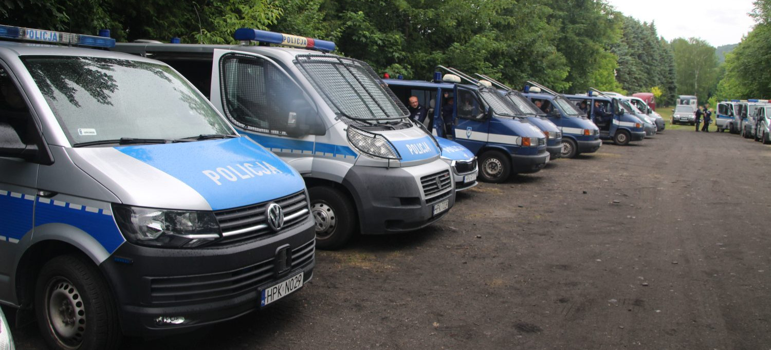 Policjanci interweniowali podczas meczu derbowego w Przemyślu (ZDJĘCIA)