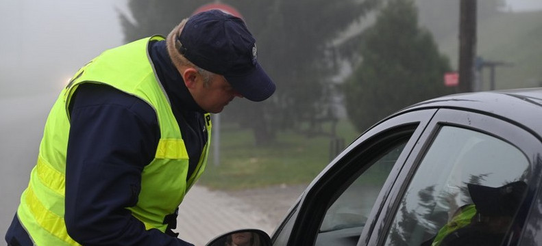32-latek pędził „na podwójnym gazie”. Stracił prawo jazdy, grozi mu wysoka grzywna