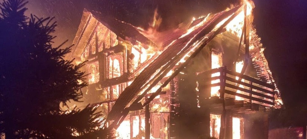 Ogromny pożar! Nowy drewniany dom spłonął doszczętnie (ZDJĘCIA)