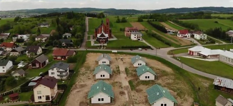 GÓRKI: Powstaje osiedle domów jednorodzinnych. Pierwsza taka inwestycja w powiecie brzozowskim (FILM, ZDJĘCIA)