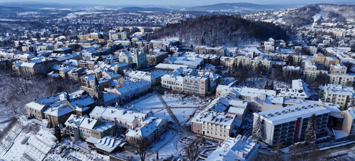 Sesja w Sanoku z kluczowymi rozstrzygnięciami. Pensja burmistrza, bilety MKS i przyszłość projektu wodorowego