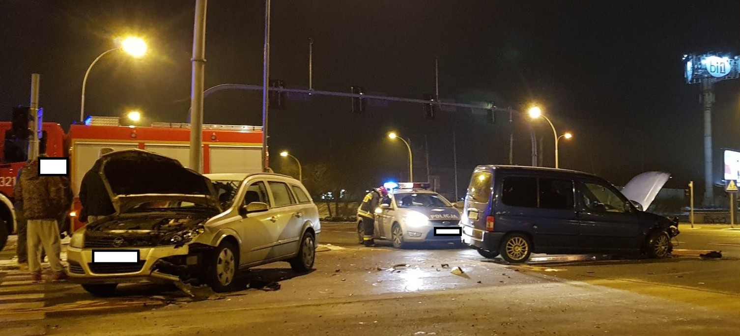 RZESZÓW: Nocny wypadek z udziałem czterech aut (FOTO)