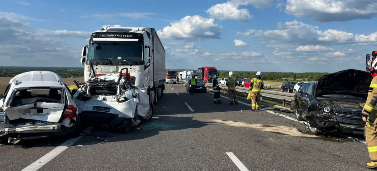 Tragiczne popołudnie na podrzeszowskich drogach. Dwa poważne wypadki pod Rzeszowem – nie żyje 48-letni mężczyzna (ZDJĘCIA)