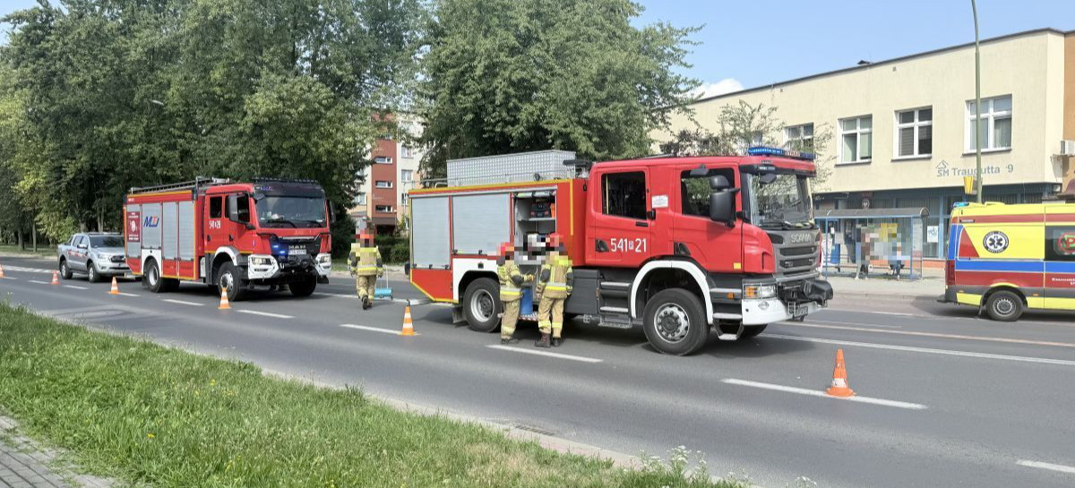Zderzenie trzech pojazdów na ul. Traugutta w Sanoku. Jedna osoba poszkodowana