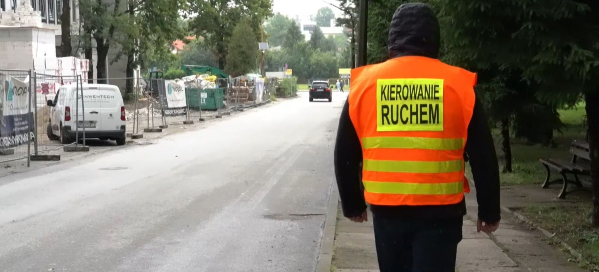 Uzbrójmy się w cierpliwość. To wszystko dla bezpieczeństwa (VIDEO)