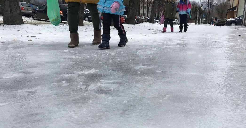 Uwaga! IMGW ostrzega przed marznącymi opadami. Będzie bardzo ślisko