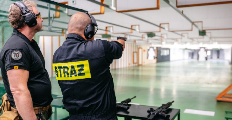 Powiat szkoli strażaków OSP  z obrony cywilnej i strzelectwa (ZDJĘCIA)