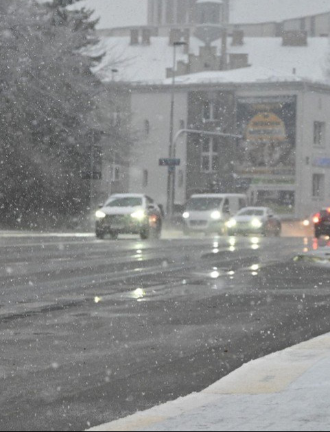 Trudne warunki na drogach. Policja apeluje o rozwagę
