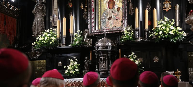 Biskupi krytykują reformy MEN. „Młody człowiek zasługuje na więcej”