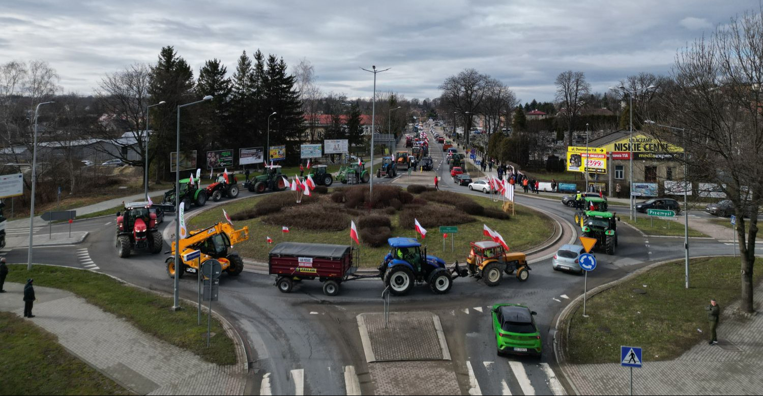 SANOK. Traktory zablokowały rondo! Postulaty rolników usłyszy cały kraj! (VIDEO, ZDJĘCIA)