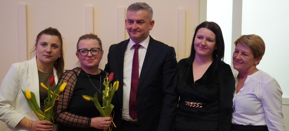 GMINA SANOK: Wyjątkowy Dzień Kobiet w Prusieku. Kabaret Czesuaf i muzyczne hity! [VIDEO, ZDJĘCIA]