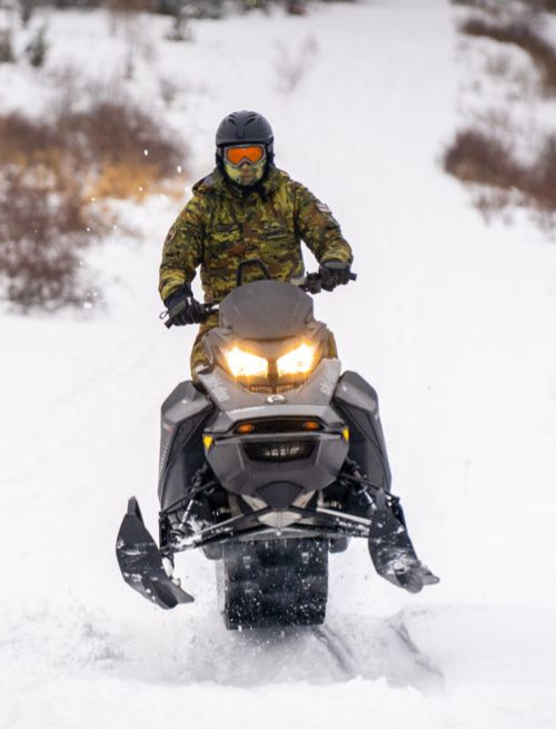 Skiturowe szkolenie w Bieszczadach. Mundurowi i ratownicy ćwiczyli akcje w trudnym terenie [ZDJĘCIA]