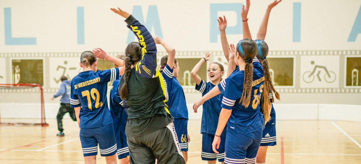 UNIHOKEJ: Brązowy medal dla drużyny z Niebieszczan w Finale Wojewódzkim Igrzysk Młodzieży Szkolnej