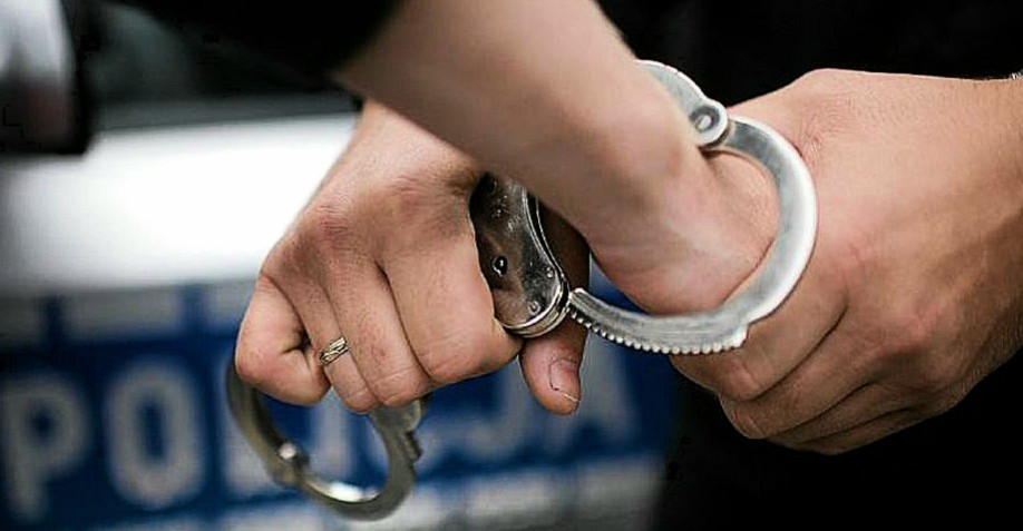 Posiadał i rozdawał narkotyki nieletnim. Decyzją sądu trafił do aresztu