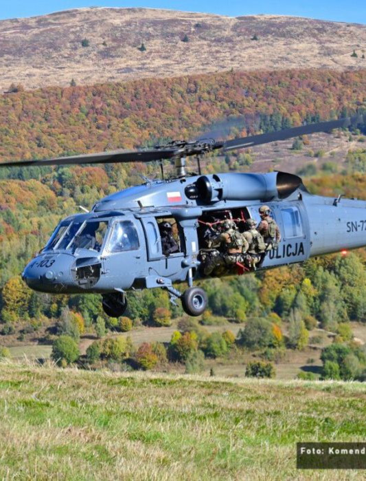Policyjni kontrterroryści ćwiczyli w Bieszczadach. W akcji śmigłowiec Black Hawk (VIDEO, ZDJĘCIA)