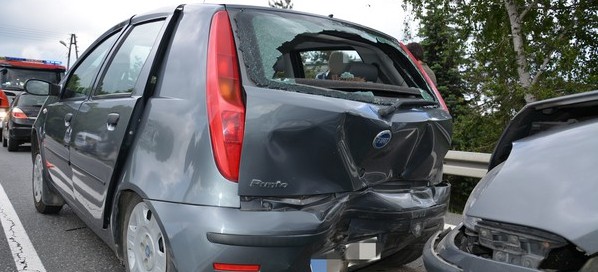 Rozbite trzy samochody, a dwie osoby w szpitalu (FOTO)