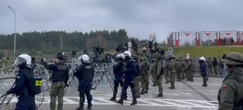 GRANICA: Migranci zaatakowali zamknięte przejście graniczne w Kuźnicy!