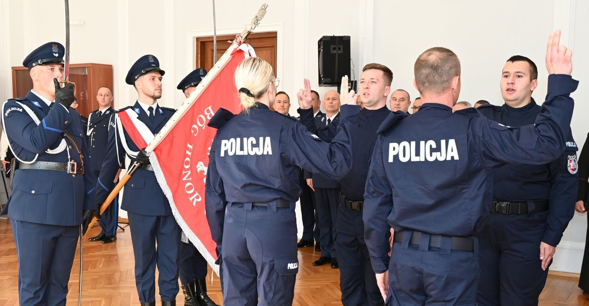 Nowi funkcjonariusze w szeregach podkarpackiej policji (ZDJĘCIA)