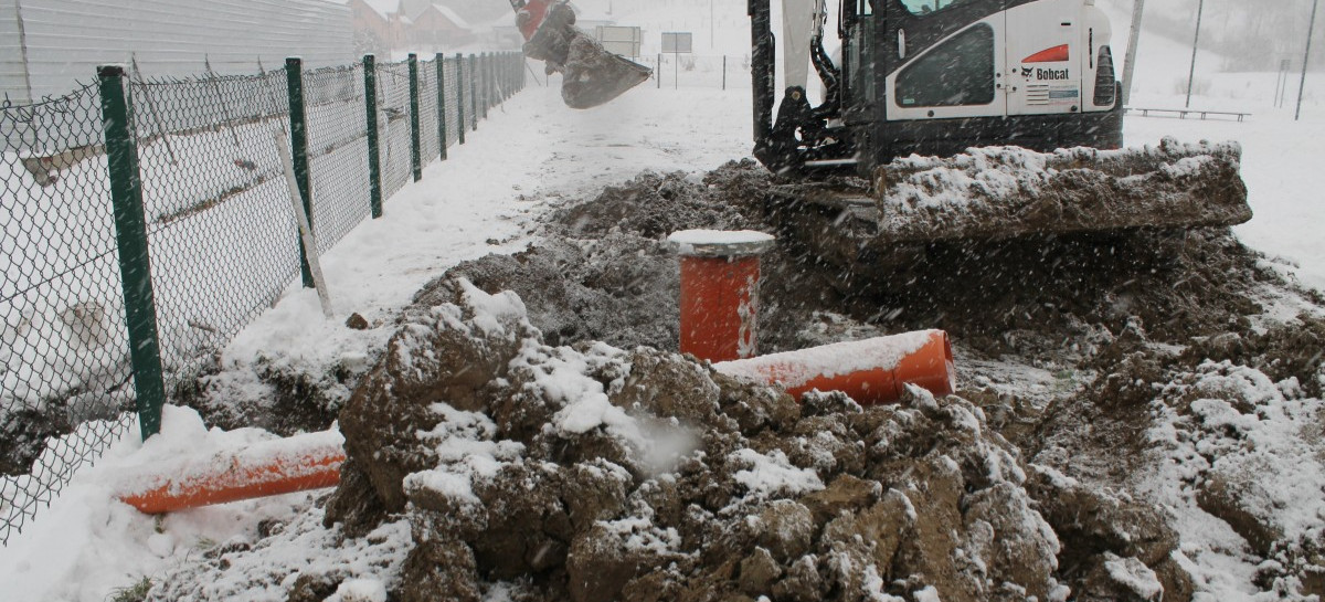 GOLCOWA: Pogoda nie zatrzymała prac przy budowie kanalizacji (ZDJĘCIA)