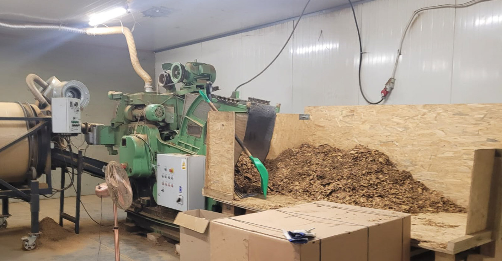 Funkcjonariusze BiOSG zlikwidowali ogromną fabrykę nielegalnych papierosów