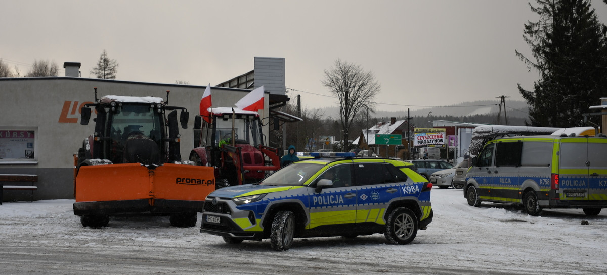 Lescy policjanci dbali o bezpieczeństwo podczas protestów rolników